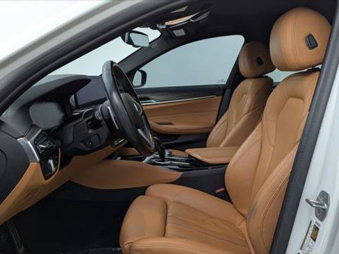 Used 2021 BMW 530i w/ M Sport Package RWD image 14