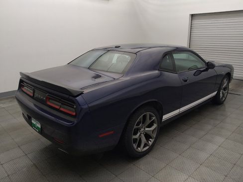 Used 2017 Dodge Challenger SXT RWD image 9