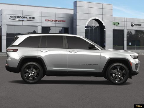 New 2025 Jeep Grand Cherokee Altitude image 7