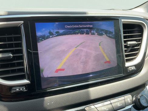 Used 2024 Chrysler Pacifica Touring-L FWD image 26