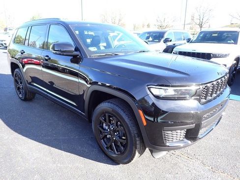 New 2025 Jeep Grand Cherokee L Laredo image 8
