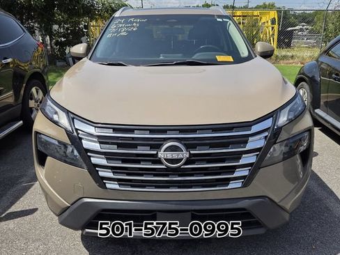 Used 2024 Nissan Rogue SV w/ SV Premium Package FWD image 6