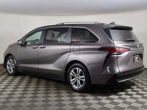 Used 2023 Toyota Sienna Platinum AWD/4WD image 13