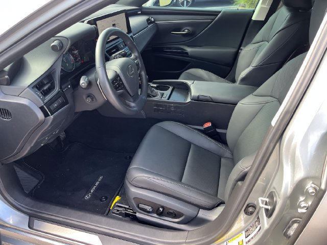 Used 2025 Lexus ES 350 w/ Premium Package FWD image 2
