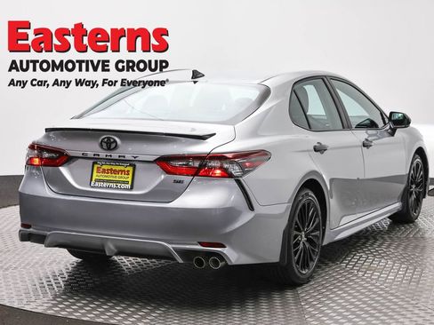 Used 2022 Toyota Camry SE FWD image 5