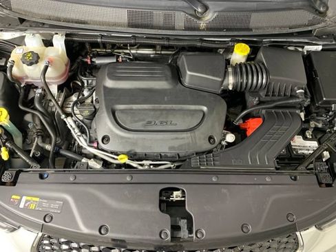 Used 2024 Chrysler Pacifica Limited FWD image 40