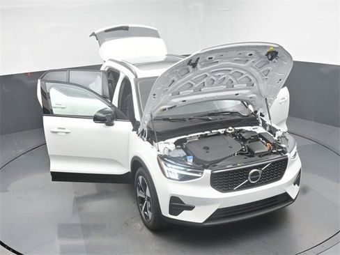 New 2026 Volvo XC40 B5 Core w/ Climate Package image 48