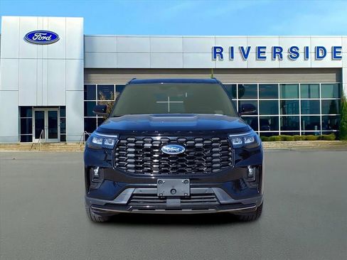 Used 2025 Ford Explorer ST-Line w/ ST-Line Street Pack image 2