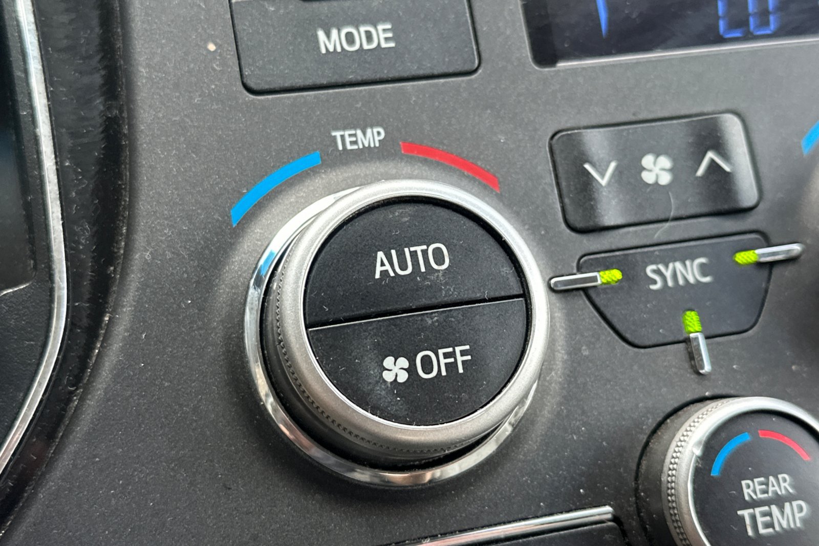 Used 2015 Toyota Sienna LE FWD image 30