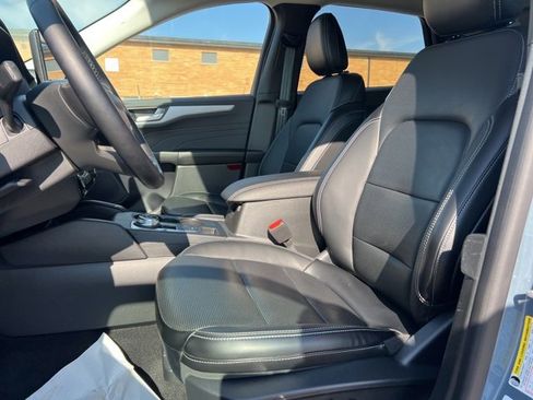 Certified 2024 Ford Escape Platinum image 19