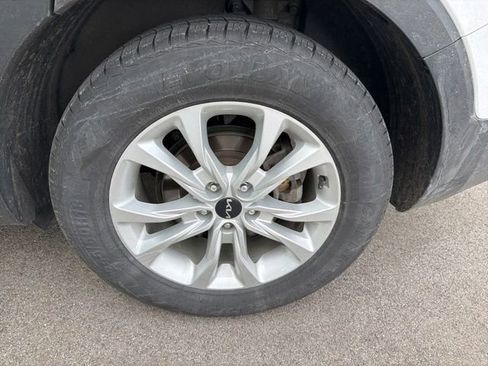 Used 2022 Kia Telluride LX image 15