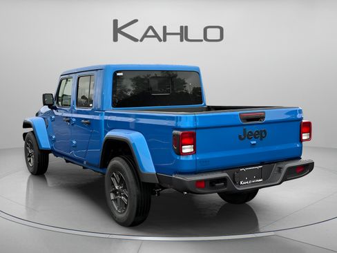 Used 2025 Jeep Gladiator Sport AWD/4WD image 3