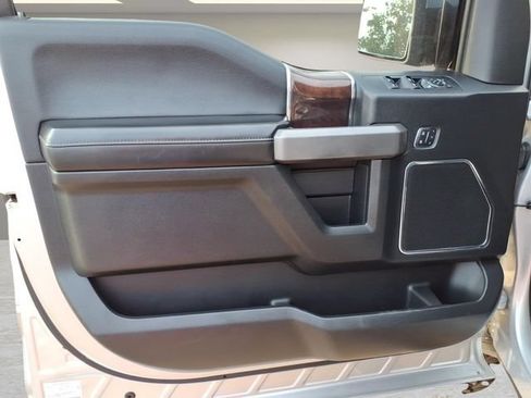 Used 2015 Ford F150 Platinum w/ Equipment Group 701A Luxury AWD/4WD image 14