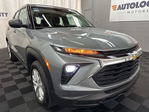 Used 2024 Chevrolet TrailBlazer LS image 2