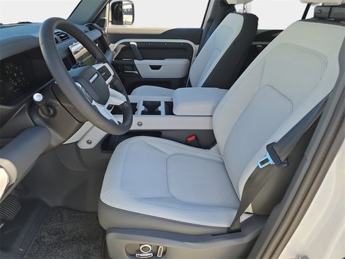 New 2025 Land Rover Defender 130 X-Dynamic SE image 16