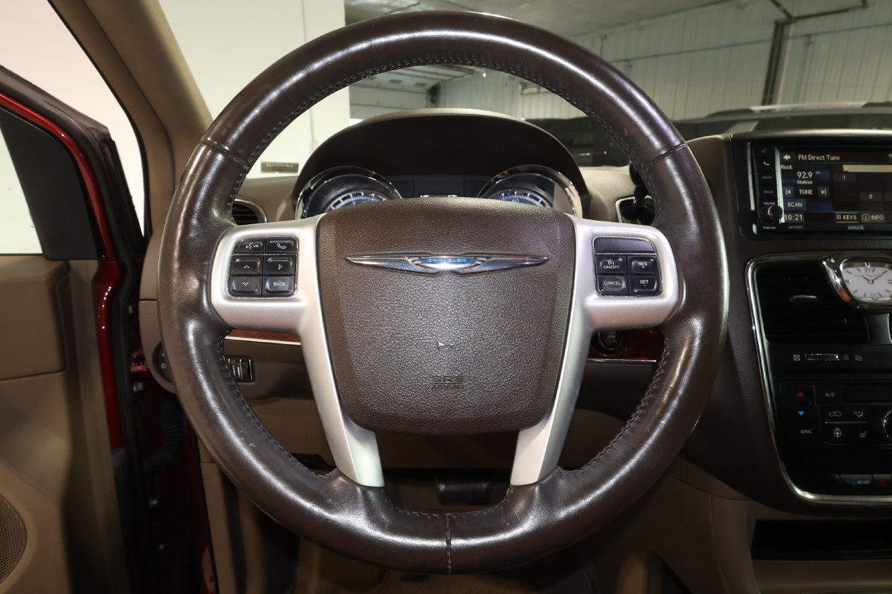Used 2015 Chrysler Town & Country Touring-L w/ Driver Convenience Group FWD image 7