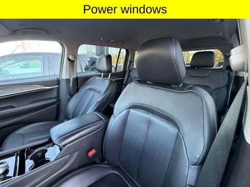 Used 2022 Jeep Grand Cherokee L Limited w/ Black Appearance Package AWD/4WD image 11