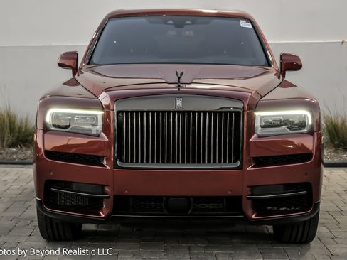 Used 2021 Rolls-Royce Cullinan Black Badge image 2