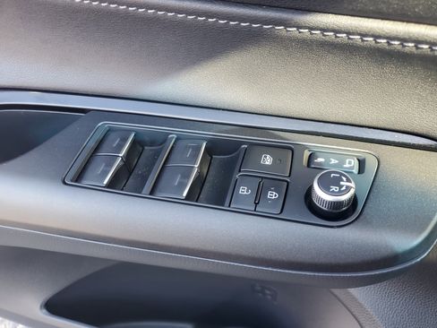 Used 2023 Toyota Venza LE image 30