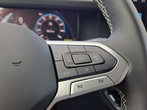 New 2025 Volkswagen Tiguan SE image 13