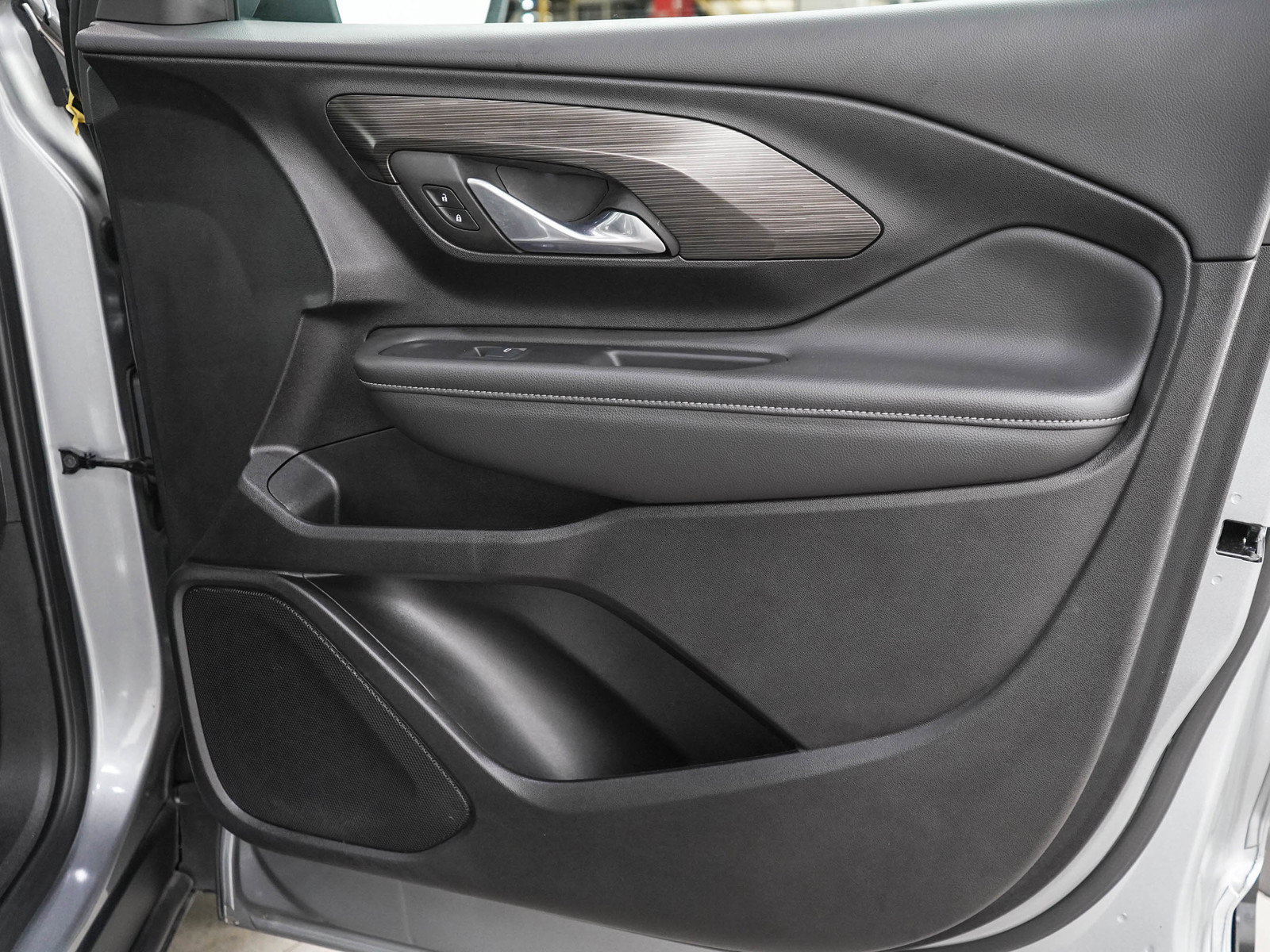 Used 2024 GMC Terrain SLE FWD image 9