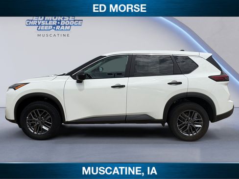 Used 2024 Nissan Rogue S AWD/4WD image 2