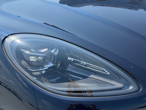 Certified 2022 Porsche Macan S AWD/4WD image 12