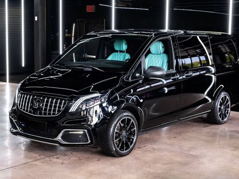 Used 2023 Mercedes-Benz Metris Passenger image 3