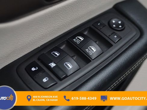 Used 2023 Chrysler Voyager LX FWD image 17