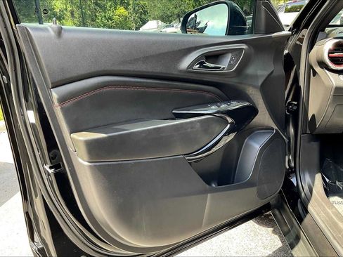 Used 2025 Chevrolet Trax RS w/ Sunroof Package FWD image 21