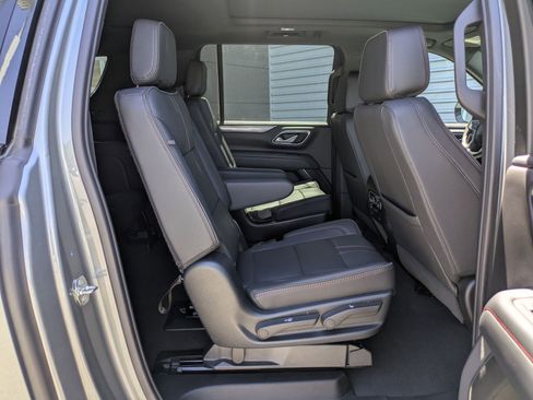 Used 2023 Chevrolet Suburban RST w/ Sport Performance Package AWD/4WD image 29