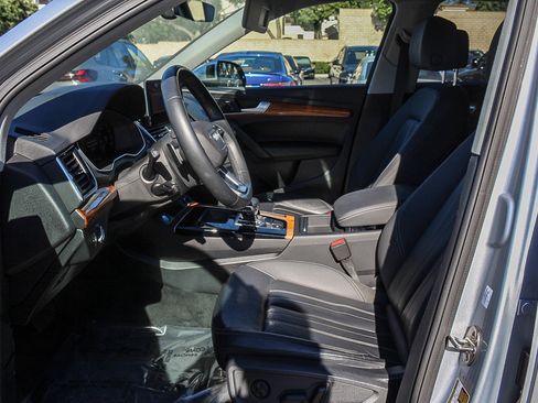 Used 2021 Audi Q5 e Premium w/ Convenience Package image 17