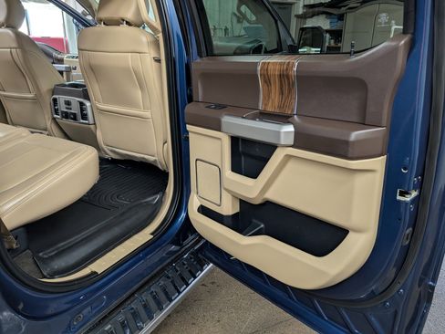 Used 2018 Ford F150 Lariat w/ Equipment Group 502A Luxury image 8