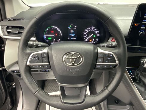 Used 2021 Toyota Sienna XLE FWD image 13