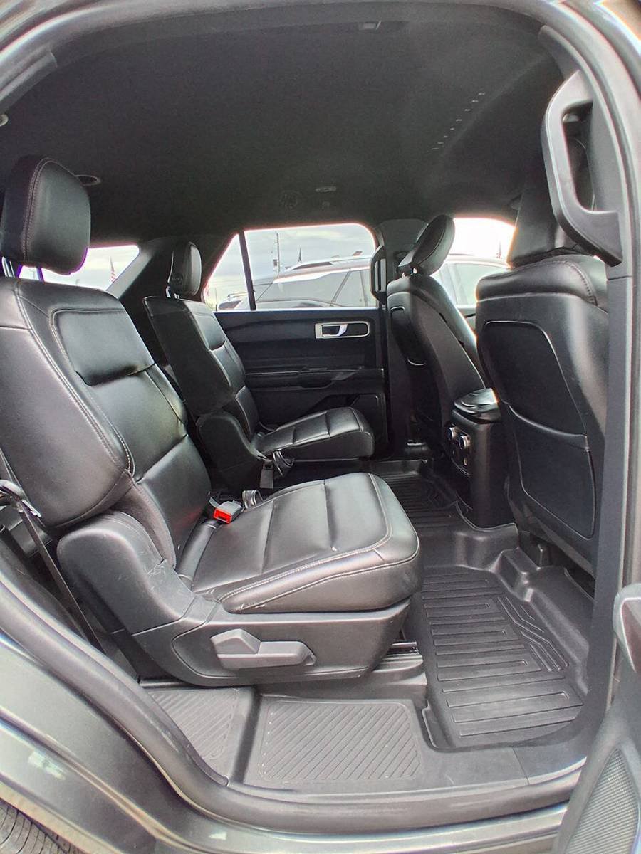 Used 2020 Ford Explorer XLT w/ Equipment Group 202A RWD image 15