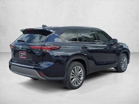 New 2026 Toyota Highlander Platinum image 5