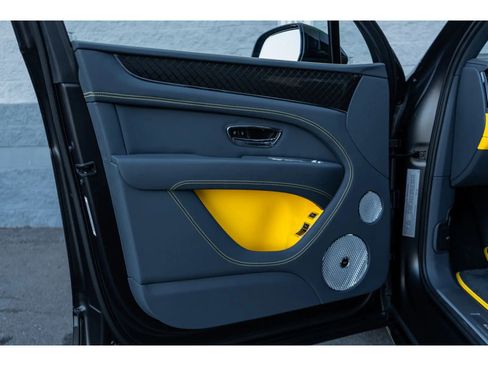 Used 2025 Bentley Bentayga image 23