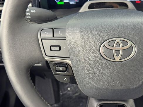 Used 2025 Toyota Camry XLE w/ Premium Plus Package image 20