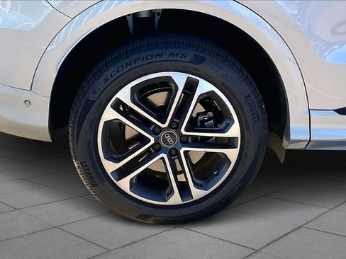 Used 2025 Audi Q5 Premium w/ Convenience Package image 10