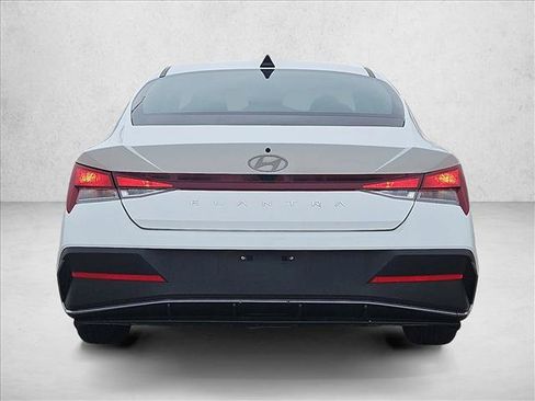 Used 2024 Hyundai Elantra SEL image 7