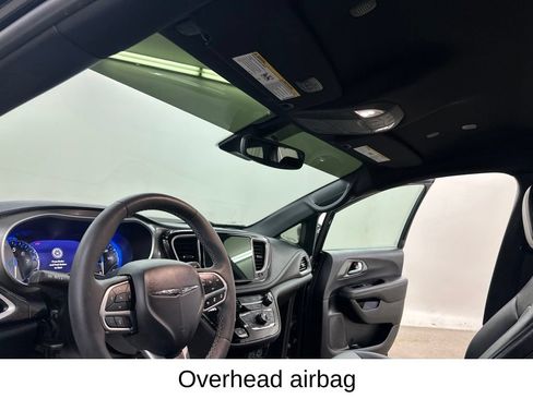 Used 2025 Chrysler Pacifica Select FWD image 33