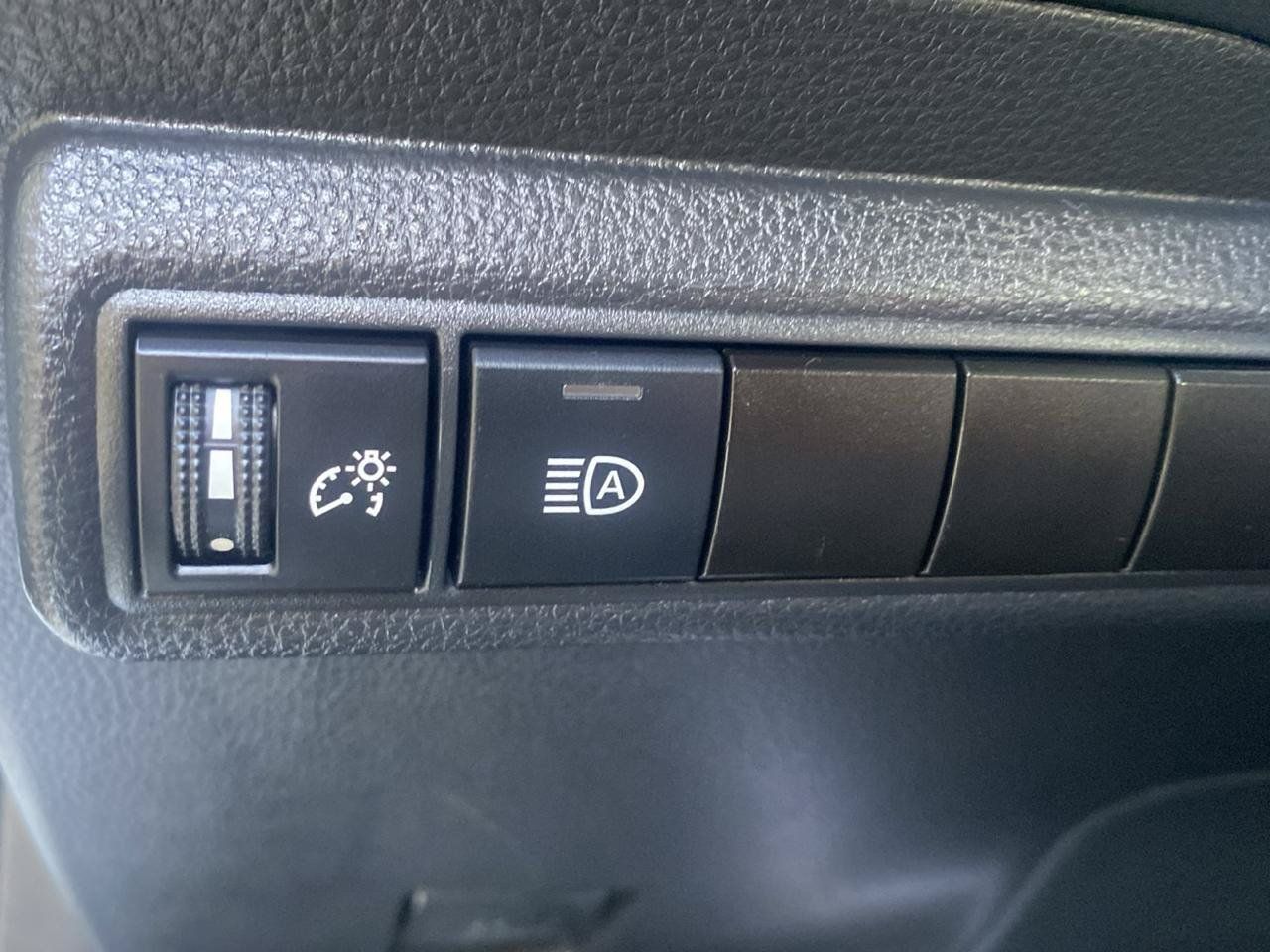 Used 2021 Toyota Corolla LE w/ Carpet Mat Package (TMS) FWD image 17