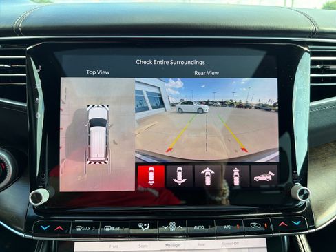 Used 2023 Jeep Grand Wagoneer Series II w/ Flexible Seating Group AWD/4WD image 17