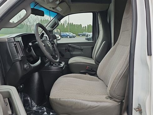 Used 2018 Chevrolet Express 3500 w/ Driver Convenience Package image 12