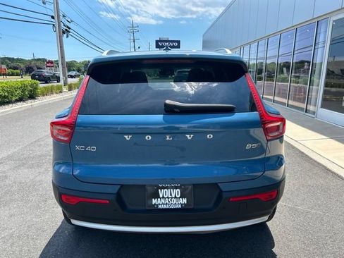 Used 2025 Volvo XC40 B5 Core AWD/4WD image 4