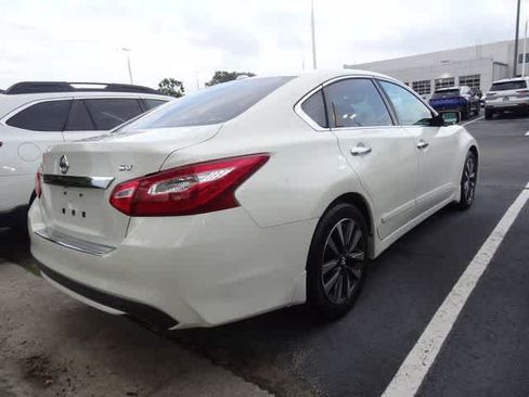 Used 2016 Nissan Altima 2.5 SV FWD image 5