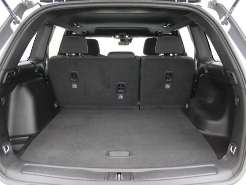 Used 2025 Jeep Grand Cherokee Laredo X image 9