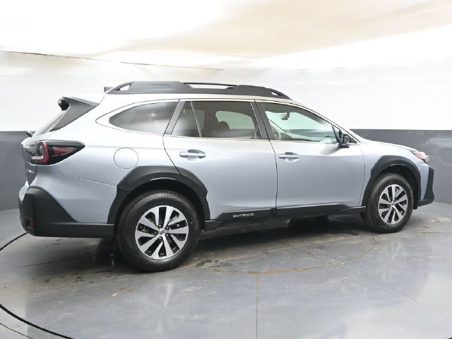 Used 2024 Subaru Outback Premium AWD/4WD image 6