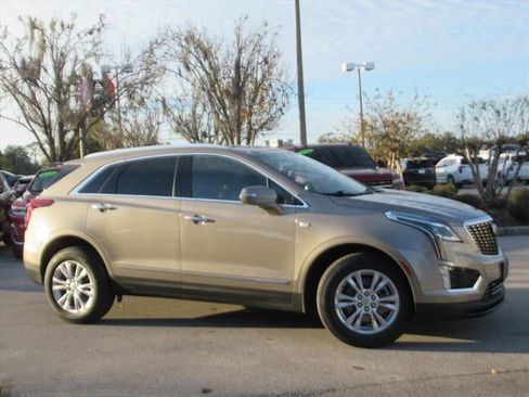 Used 2022 Cadillac XT5 Luxury image 2