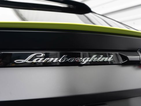 Used 2021 Lamborghini Urus AWD/4WD image 35